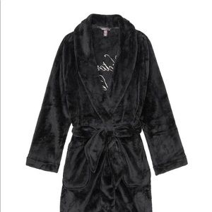 VICTORIA'S SECRET
Short Cozy Robe